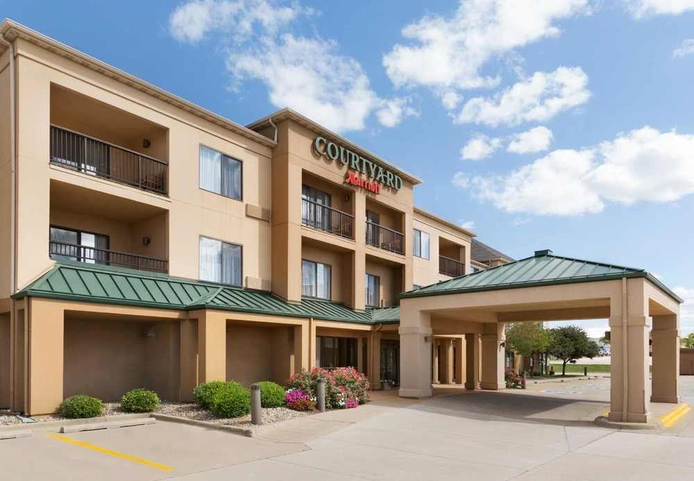 מלון Courtyard By Marriott Bloomington Normal מראה חיצוני תמונה