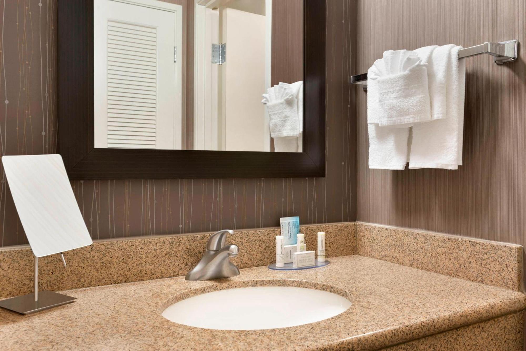 מלון Courtyard By Marriott Bloomington Normal מראה חיצוני תמונה