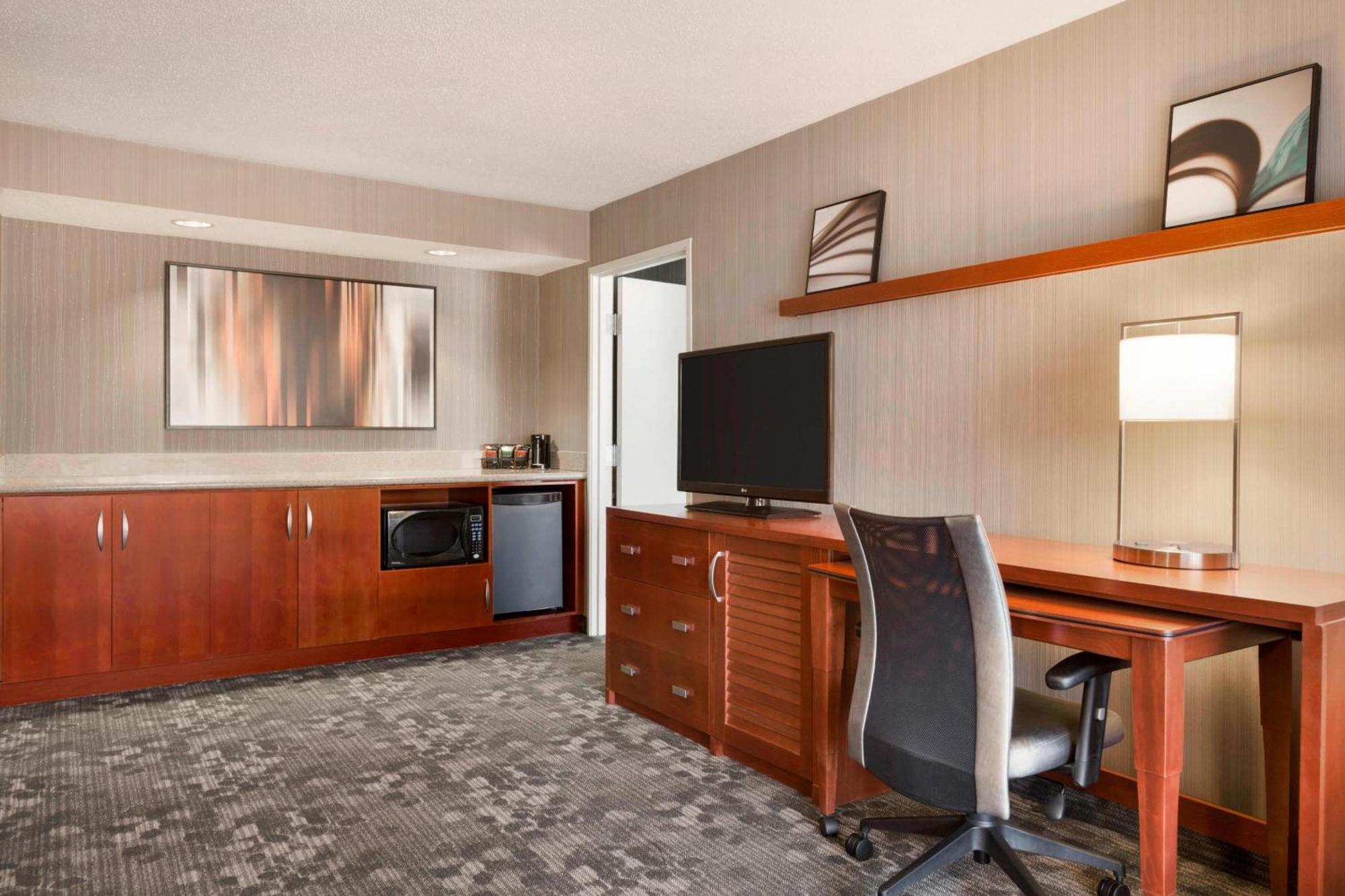 מלון Courtyard By Marriott Bloomington Normal מראה חיצוני תמונה