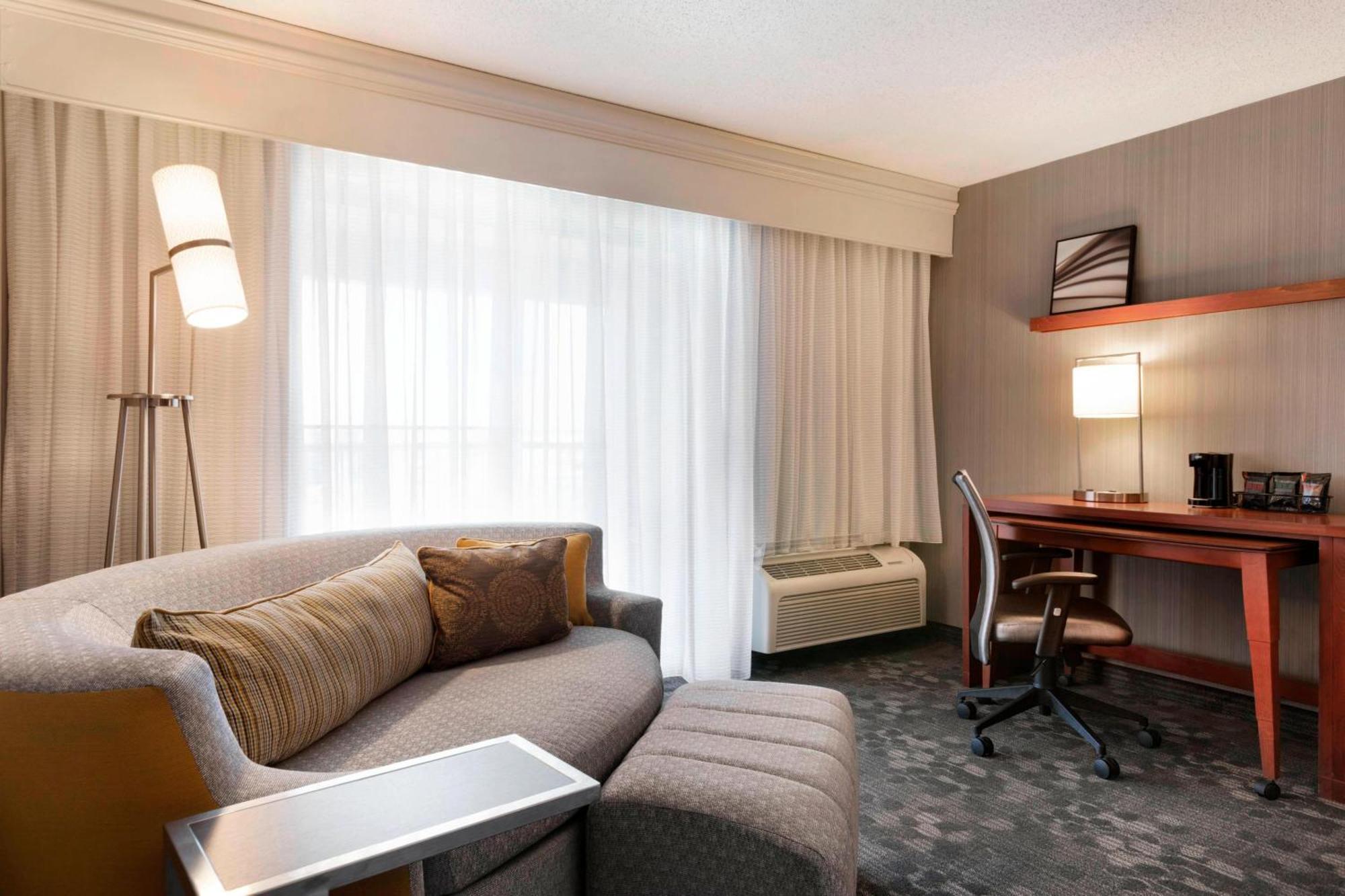 מלון Courtyard By Marriott Bloomington Normal מראה חיצוני תמונה