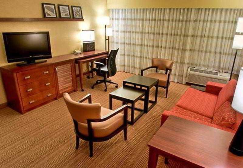 מלון Courtyard By Marriott Bloomington Normal חדר תמונה