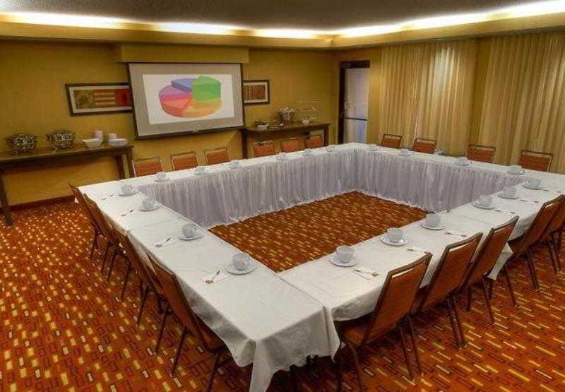 מלון Courtyard By Marriott Bloomington Normal מתקנים תמונה