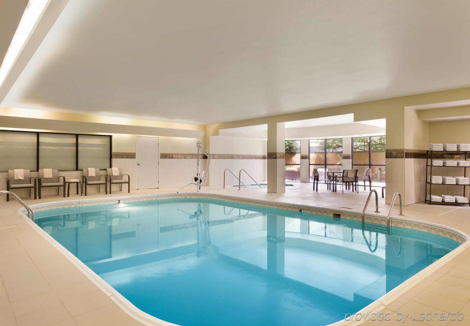 מלון Courtyard By Marriott Bloomington Normal מראה חיצוני תמונה
