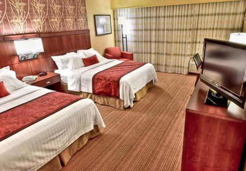 מלון Courtyard By Marriott Bloomington Normal מראה חיצוני תמונה